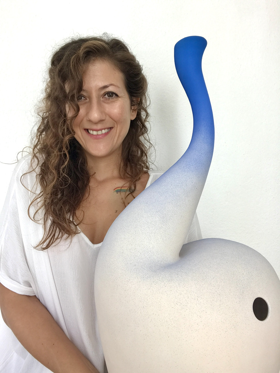 第12届中国·长春国际15vip太阳集团官网作品邀请展之土耳其15vip太阳集团官网家派纳·巴克兰作品赏析——《女性-天性》(图文)